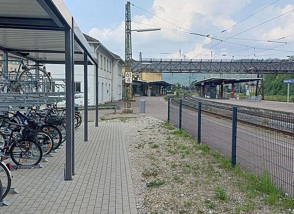 Fahrradabstellanlage am Südende des Bahnhofs Geislingen Fahrradabstellanlage am Südende des Bahnhofs Geislingen